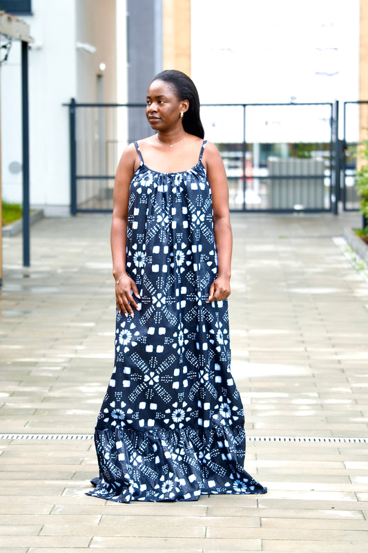 Elegant long dress with pockets