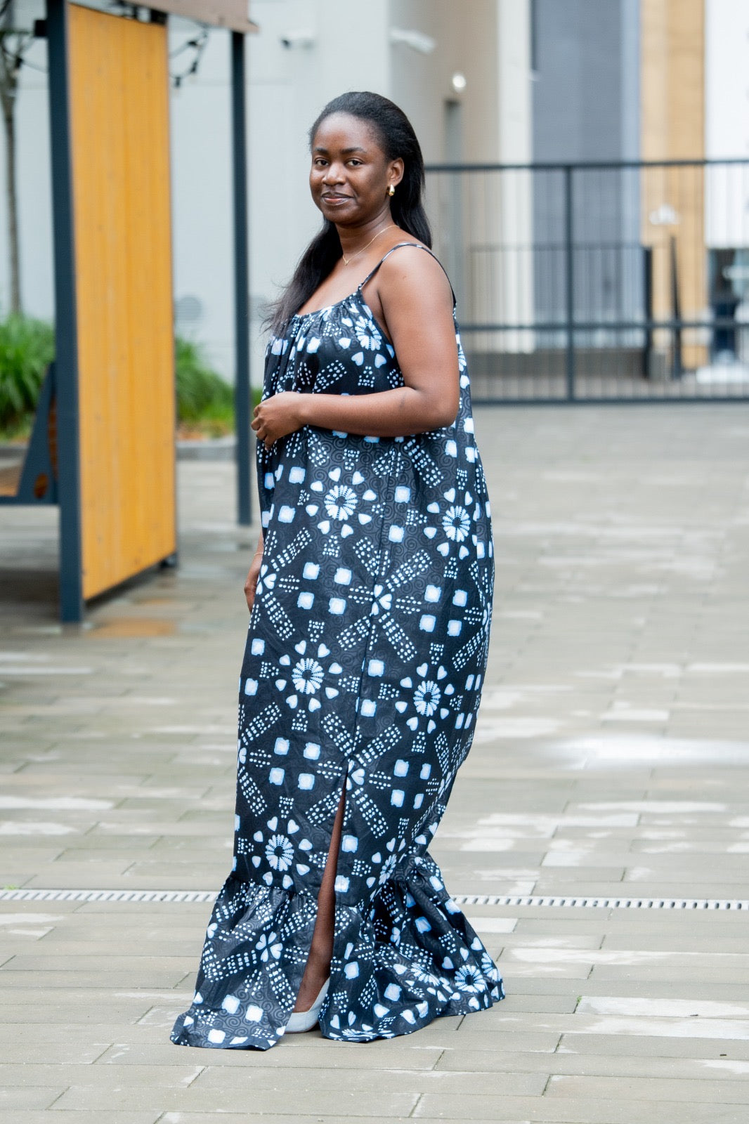 Elegant long dress with pockets